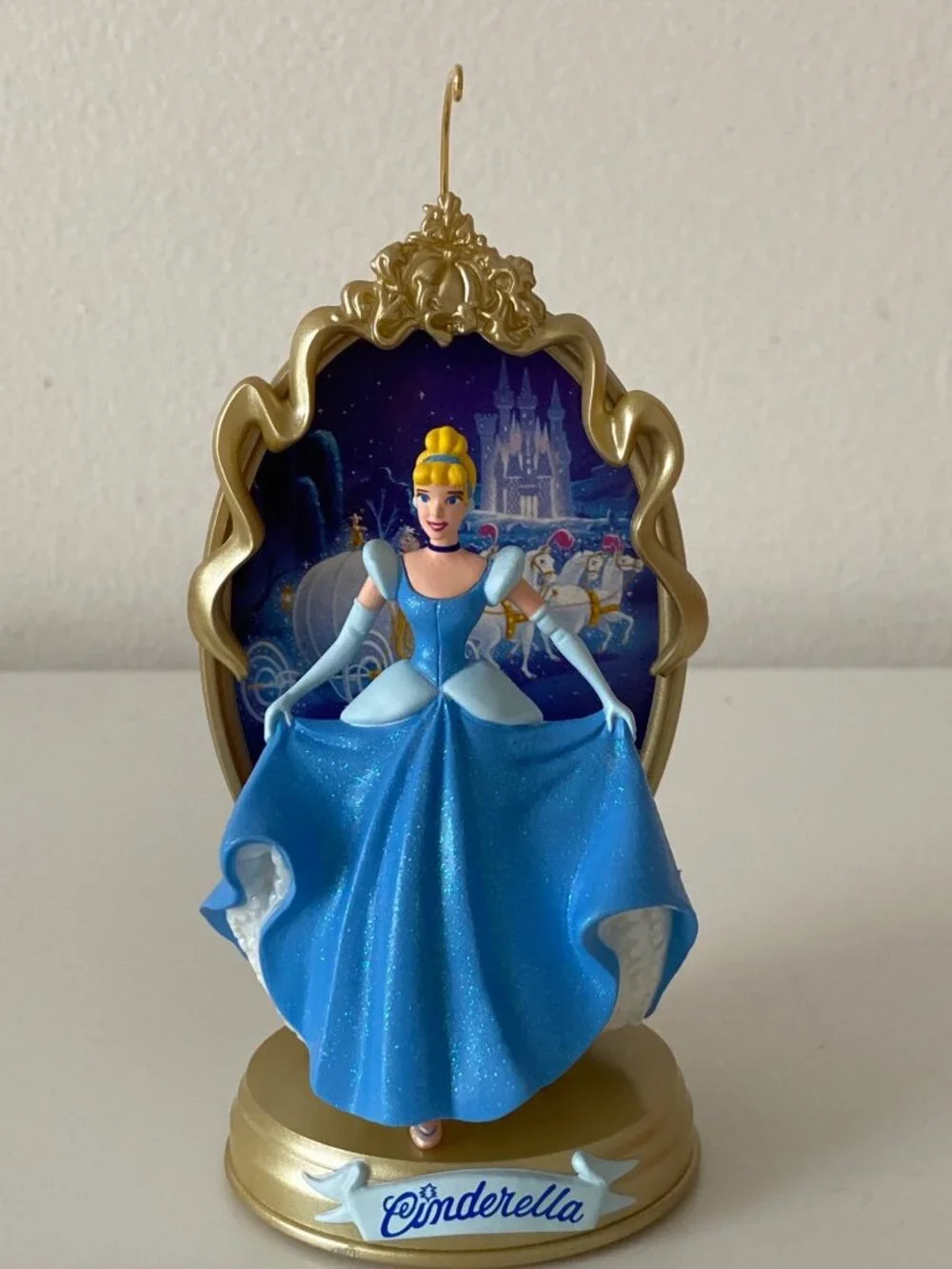 Hallmark 1997 Keepsake Disney Cinderella Ornament with Stand in box First Editio